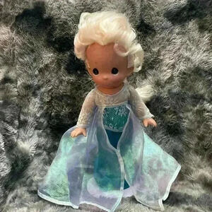 Disney Precious Moments  Elsa Frozen